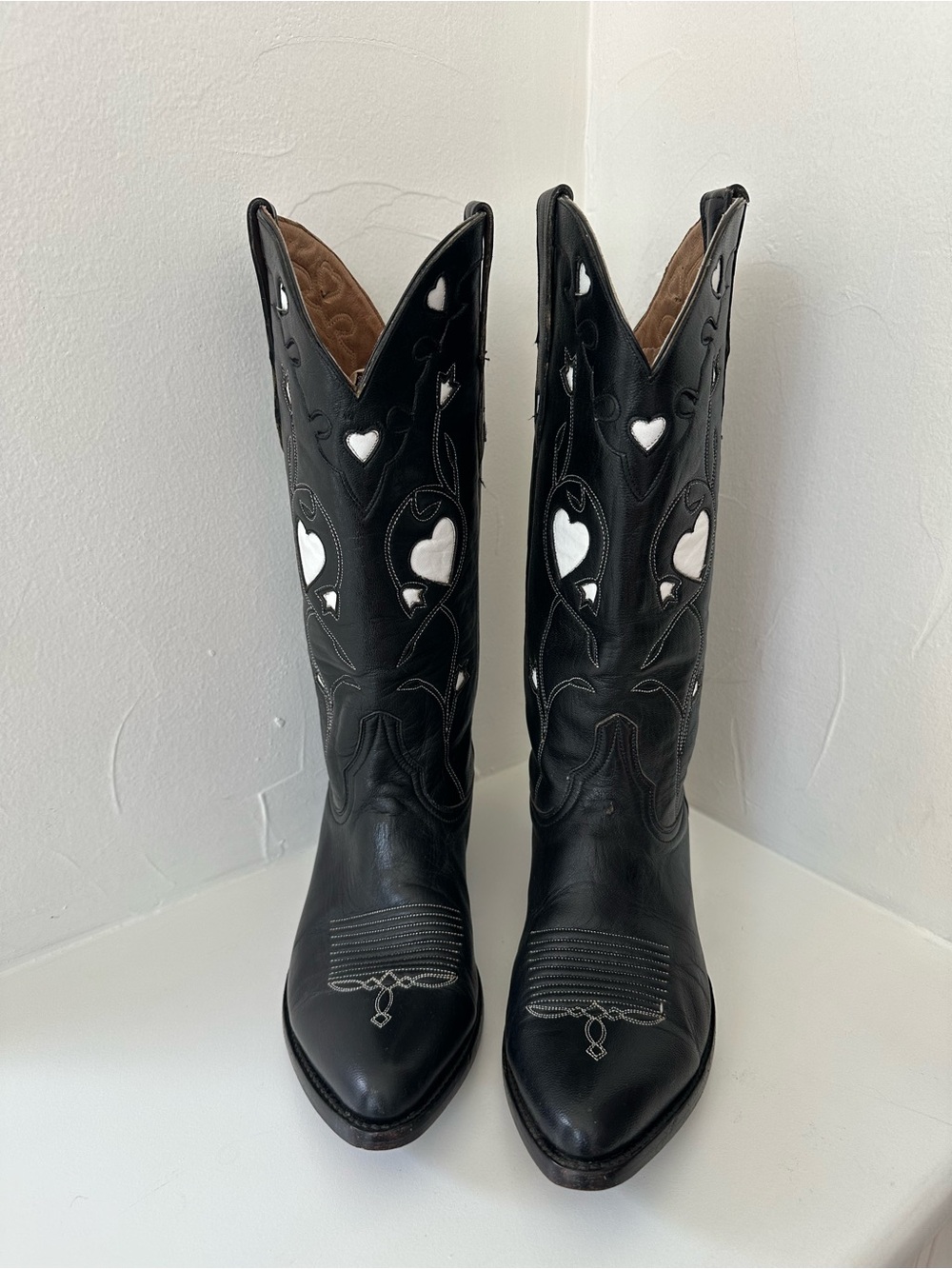 RARE White Tag - Heart Boots - Picture 3 of 11